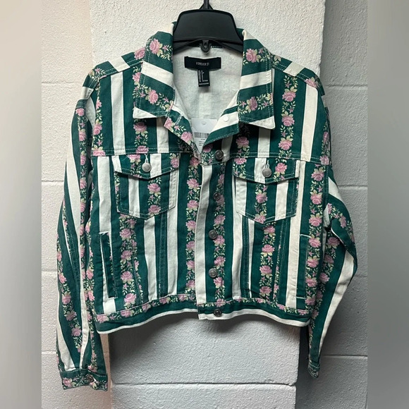 Forever 21 Jackets & Blazers - Forever 21 Size Small Floral Striped
Cropped Denim Button Front
